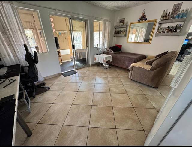 2 BEDROOM TOWNHOUSE FOR SALE IN GLEN MARAIS